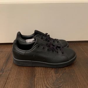 Black Adidas Stan Smiths